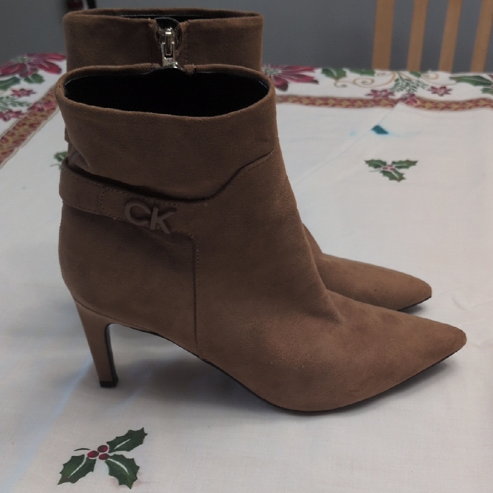 Calvin Klein Women's Soswle Brown Heeled Boots